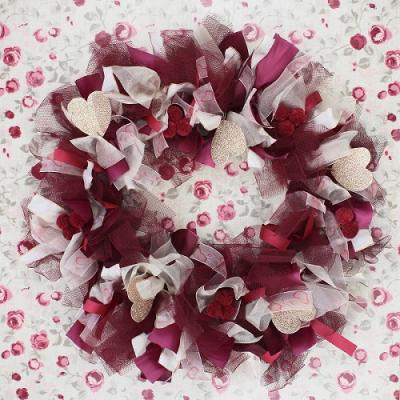 HOW TO CREATE A VALENTINE WREATH